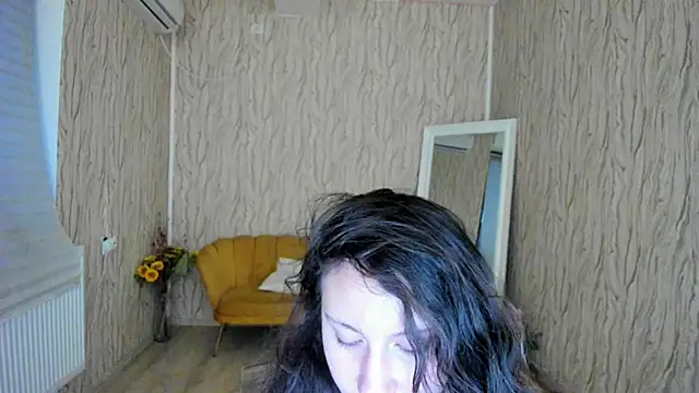 Snapshot of AishaRouhi chatting on 01/08/25, 05:27 AishaRouhi online show from 01/08/25, 05:27