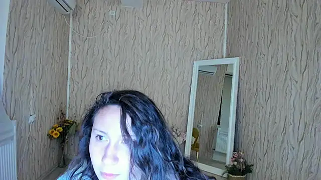 Snapshot of AishaRouhi chatting on 01/11/25, 05:10 AishaRouhi online show from 01/11/25, 05:10