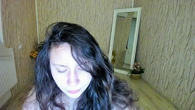 Snapshot of AishaRouhi chatting on 01/12/25, 05:24 AishaRouhi online show from 01/12/25, 05:24