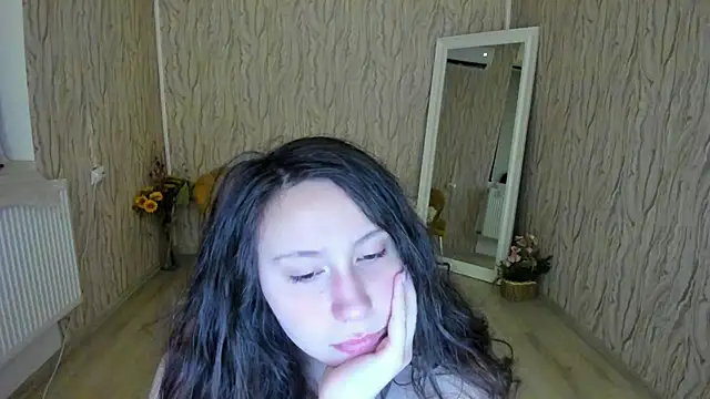 Snapshot of AishaRouhi chatting on 01/23/25, 03:16 AishaRouhi online show from 01/23/25, 03:16