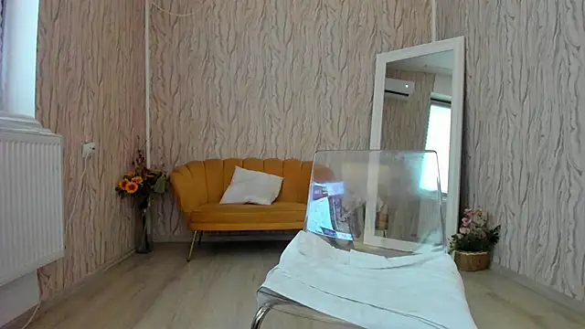 Snapshot of AishaRouhi chatting on 01/27/25, 06:19 AishaRouhi online show from 01/27/25, 06:19