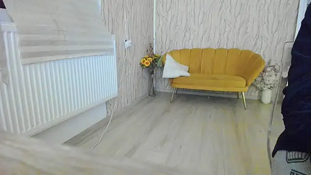 Snapshot of AishaRouhi chatting on 02/11/25, 03:18 AishaRouhi online show from 02/11/25, 03:18