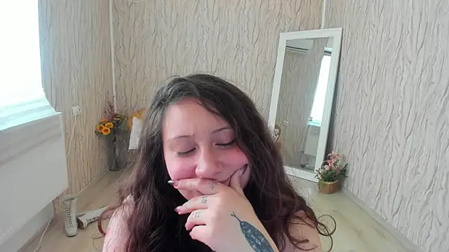Snapshot of AishaRouhi chatting on 02/19/25, 06:33 AishaRouhi online show from 02/19/25, 06:33
