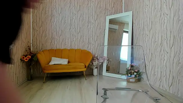 Snapshot of AishaRouhi chatting on 03/14/25, 03:15 AishaRouhi online show from 03/14/25, 03:15