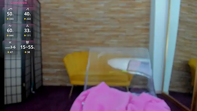 Snapshot of AishaRouhi chatting on 09/25/25, 04:05 AishaRouhi online show from 09/25/25, 04:05