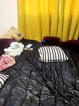 Hugemassivebootie online show from 10/08/25, 12:03