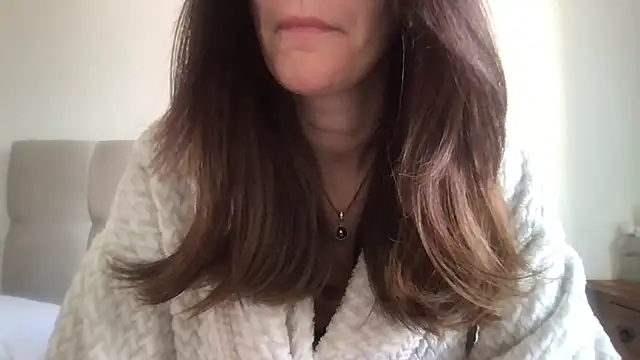 paolajonez online show from 10/25/25, 05:51