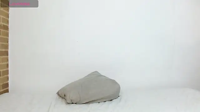 helenacyruss online show from 12/30/24, 08:04