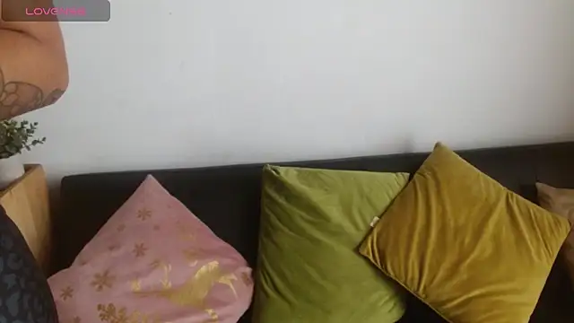 helenacyruss online show from 03/21/25, 06:29