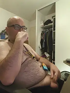 Snapshot of veryverybigdick45 chatting on 06/13/26, 10:18 veryverybigdick45 online show from 06/13/26, 10:18
