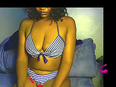 Snapshot of lilylovexx chatting on 12/01/25, 03:44 lilylovexx online show from 12/01/25, 03:44