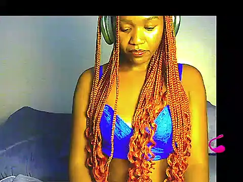 Snapshot of lilylovexx chatting on 12/23/25, 04:32 lilylovexx online show from 12/23/25, 04:32