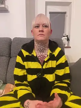 poussichienne online show from 12/15/24, 08:15