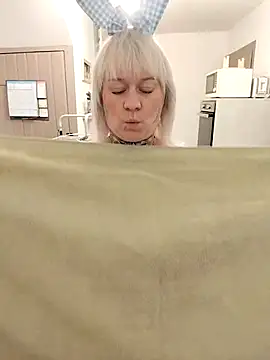 poussichienne online show from 02/21/26, 05:03