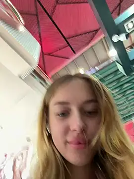 Snapshot of enjoy_my_beauty chatting on 12/12/24, 04:26 enjoy my beauty online show from 12/12/24, 04:26