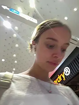 Snapshot of enjoy_my_beauty chatting on 12/13/24, 04:22 enjoy my beauty online show from 12/13/24, 04:22