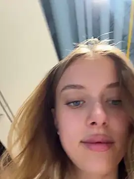 Snapshot of enjoy_my_beauty chatting on 01/04/25, 05:16 enjoy my beauty online show from 01/04/25, 05:16