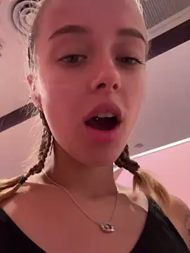 Snapshot of enjoy_my_beauty chatting on 01/24/25, 04:16 enjoy my beauty online show from 01/24/25, 04:16