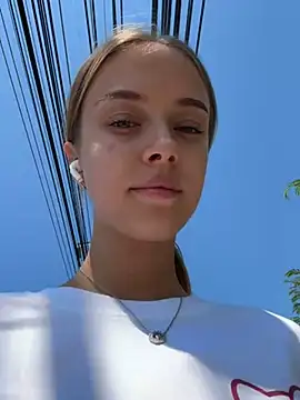 Snapshot of enjoy_my_beauty chatting on 02/01/25, 06:10 enjoy my beauty online show from 02/01/25, 06:10