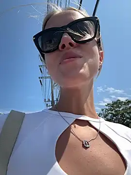 Snapshot of enjoy_my_beauty chatting on 02/07/25, 04:16 enjoy my beauty online show from 02/07/25, 04:16