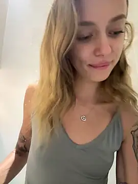 Snapshot of enjoy_my_beauty chatting on 03/14/25, 07:37 enjoy my beauty online show from 03/14/25, 07:37