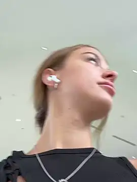 Snapshot of enjoy_my_beauty chatting on 03/15/25, 04:35 enjoy my beauty online show from 03/15/25, 04:35