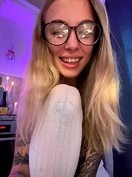 Snapshot of enjoy_my_beauty chatting on 09/21/25, 06:04 enjoy my beauty online show from 09/21/25, 06:04