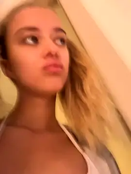 Snapshot of enjoy_my_beauty chatting on 10/11/25, 05:17 enjoy my beauty online show from 10/11/25, 05:17