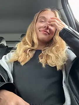 Snapshot of enjoy_my_beauty chatting on 10/13/25, 07:08 enjoy my beauty online show from 10/13/25, 07:08