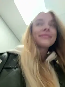 Snapshot of enjoy_my_beauty chatting on 10/15/25, 07:08 enjoy my beauty online show from 10/15/25, 07:08