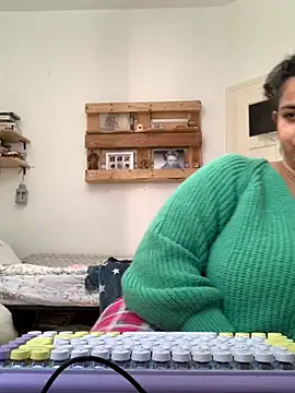 Snapshot of Curvydesifromgermany chatting on 09/15/25, 09:42 Curvydesifromgermany online show from 09/15/25, 09:42