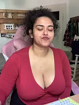 Snapshot of Curvydesifromgermany chatting on 06/11/26, 02:15 Curvydesifromgermany online show from 06/11/26, 02:15