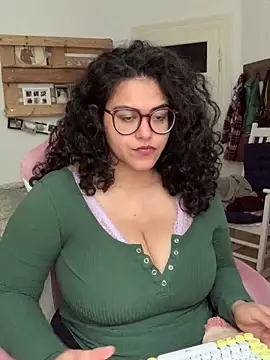 Snapshot of Curvydesifromgermany chatting on 06/16/26, 06:27 Curvydesifromgermany online show from 06/16/26, 06:27