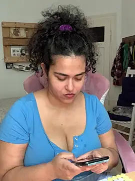 Snapshot of Curvydesifromgermany chatting on 07/03/26, 12:33 Curvydesifromgermany online show from 07/03/26, 12:33