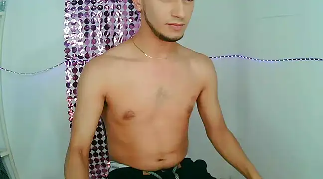 Snapshot of Kevin_Torres chatting on 12/03/24, 02:14 Kevin Torres online show from 12/03/24, 02:14