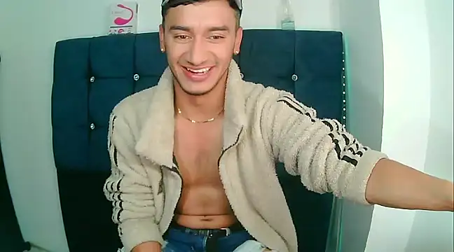 Snapshot of Kevin_Torres chatting on 01/12/25, 01:48 Kevin Torres online show from 01/12/25, 01:48