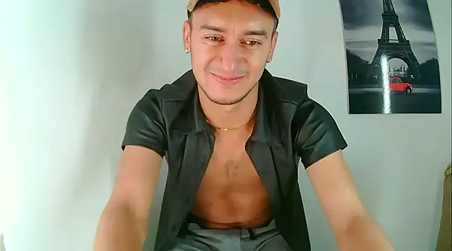 Snapshot of Kevin_Torres chatting on 01/21/25, 04:32 Kevin Torres online show from 01/21/25, 04:32