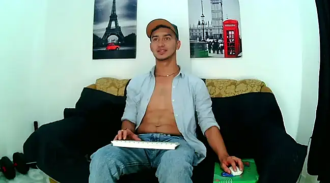 Snapshot of Kevin_Torres chatting on 02/05/25, 11:50 Kevin Torres online show from 02/05/25, 11:50