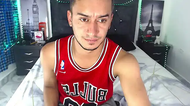 Snapshot of Kevin_Torres chatting on 02/23/25, 08:00 Kevin Torres online show from 02/23/25, 08:00