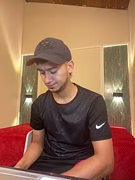 Snapshot of Kevin_Torres chatting on 09/12/25, 09:26 Kevin Torres online show from 09/12/25, 09:26