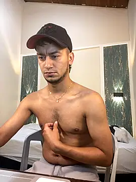 Snapshot of Kevin_Torres chatting on 09/13/25, 01:44 Kevin Torres online show from 09/13/25, 01:44