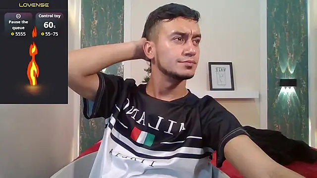 Snapshot of Kevin_Torres chatting on 09/17/25, 04:03 Kevin Torres online show from 09/17/25, 04:03