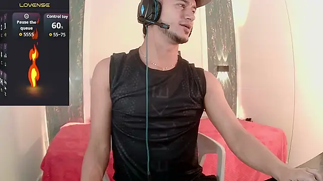 Snapshot of Kevin_Torres chatting on 09/18/25, 10:12 Kevin Torres online show from 09/18/25, 10:12