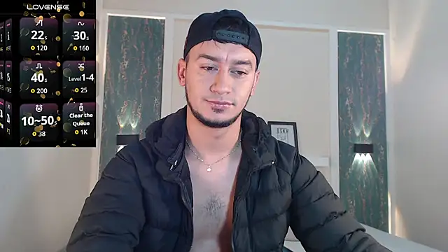 Snapshot of Kevin_Torres chatting on 10/12/25, 02:05 Kevin Torres online show from 10/12/25, 02:05