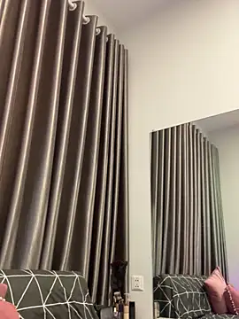 Snapshot of Almiraa68 chatting on 03/09/25, 02:43 Almiraa68 online show from 03/09/25, 02:43