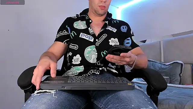 Snapshot of Damon_Bakert chatting on 02/08/25, 09:04 Damon Bakert online show from 02/08/25, 09:04