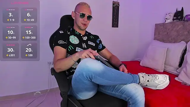 Snapshot of Damon_Bakert chatting on 10/28/25, 03:58 Damon Bakert online show from 10/28/25, 03:58