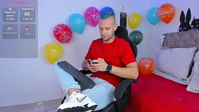 Snapshot of Damon_Bakert chatting on 11/14/25, 02:21 Damon Bakert online show from 11/14/25, 02:21