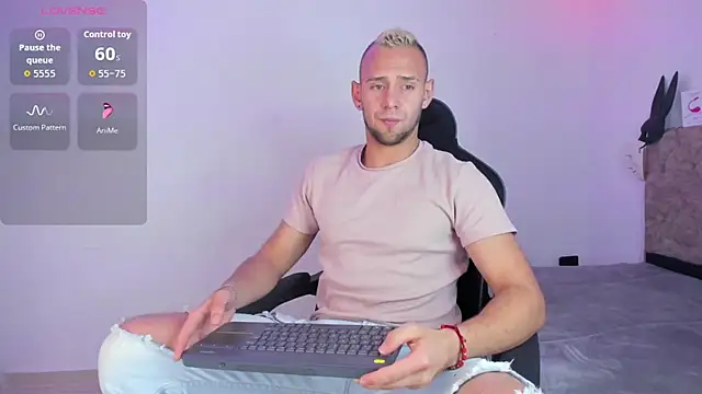 Snapshot of Damon_Bakert chatting on 01/06/26, 06:33 Damon Bakert online show from 01/06/26, 06:33