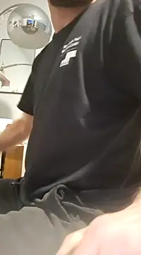 Snapshot of bigdickdaddy2184 chatting on 03/12/25, 03:02 bigdickdaddy2184 online show from 03/12/25, 03:02